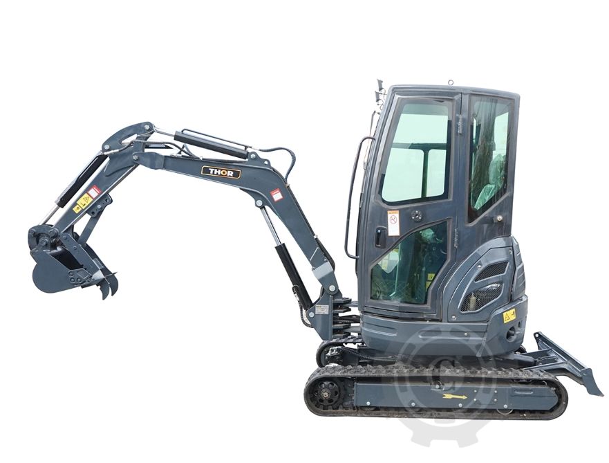 Mini excavator 2T cu cabina, motor diesel 25CP (18.4KW), adancime sapare 2120mm, capacitate ridicare 350Kg, 2 cupe incluse 400/770mm THOR